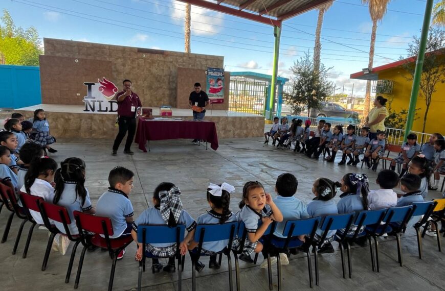 Llevan biblioteca itinerante al jardín de niños Lidia Ángela Ramírez Hernández