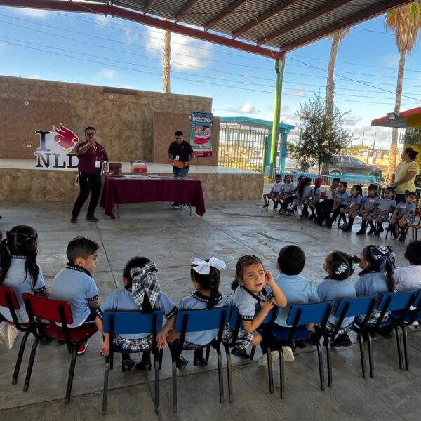 Llevan biblioteca itinerante al jardín de niños Lidia…