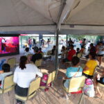 Disfrutan las familias neolaredenses del Cine UNE…