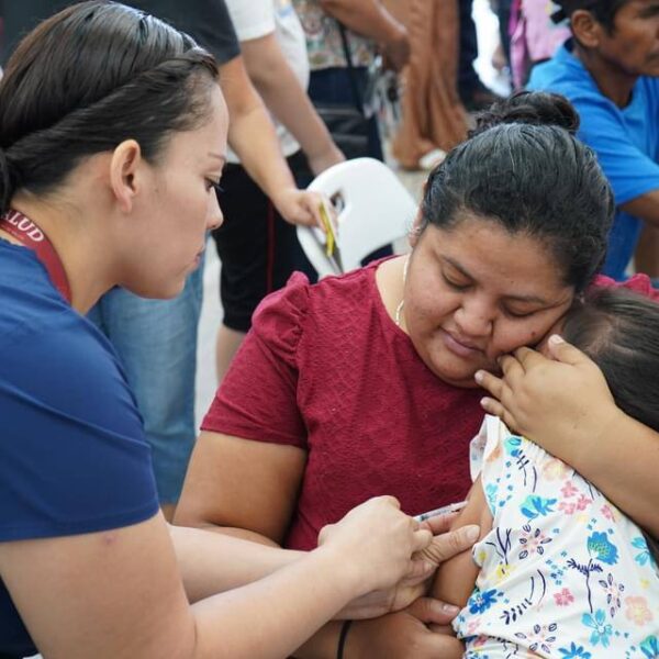 Responden las familias a la campaña de vacunación del DIF y Jurisdicción Sanitaria V