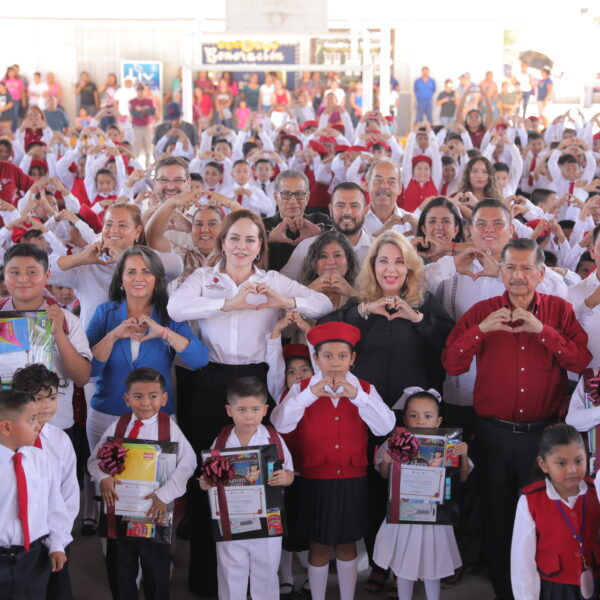 Entrega alcaldesa mochilas, útiles y uniformes para más…