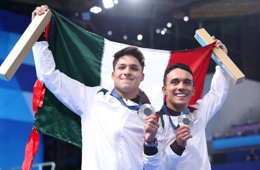 Osmar Olvera y Juan Zelaya aseguran medalla de plata para México en prueba de trampolín sincronizado