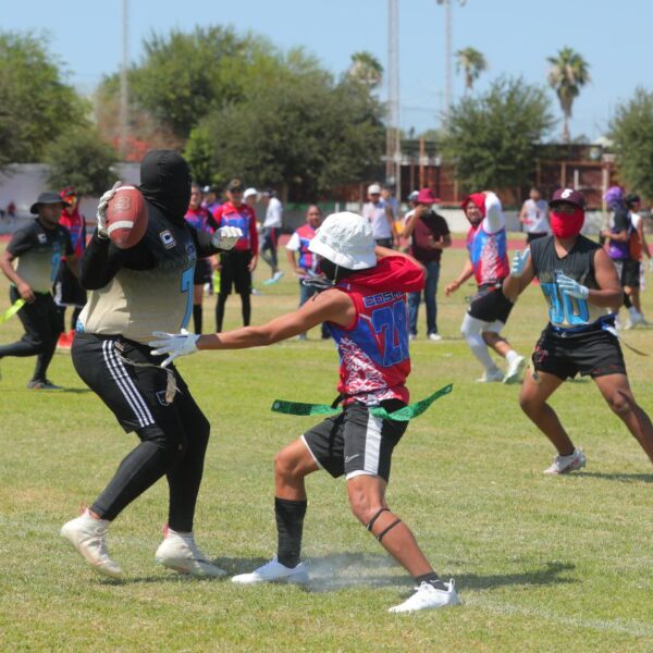Viven deportistas primer torneo de flag football Laredo Bowl 2024