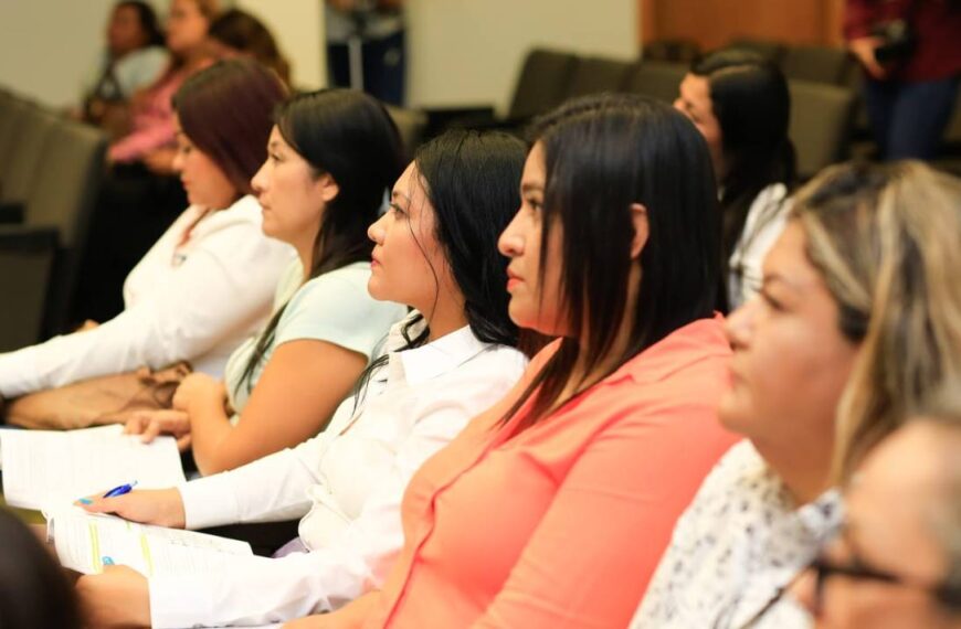 Mujeres al volante, un programa en Tamaulipas que empodera a 35 futuras traileras