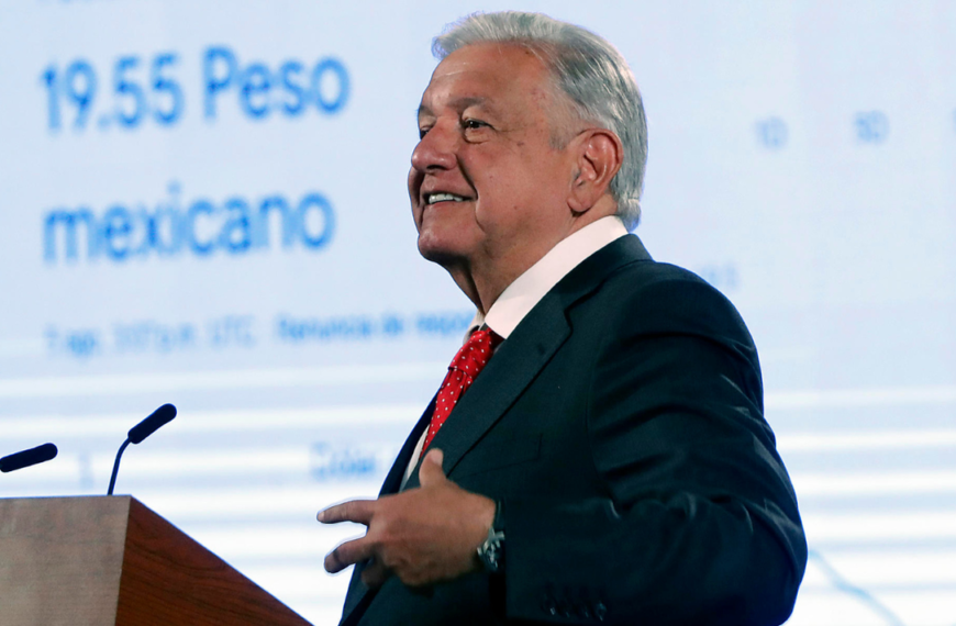 Entre 16 y 19 pesos por dólar, así se ha comportado el tipo de cambio en último año de AMLO