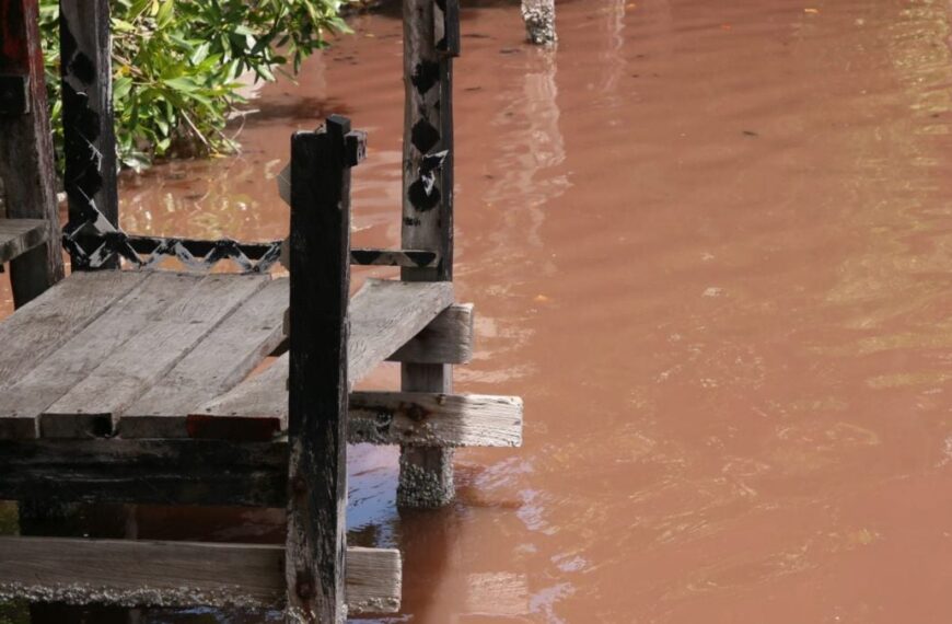Refinería Dos Bocas contamina aguas del Río Seco, denuncian pescadores de Paraíso, Tabasco