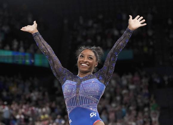 Simone Biles se consagra en París con su sexto oro olímpico