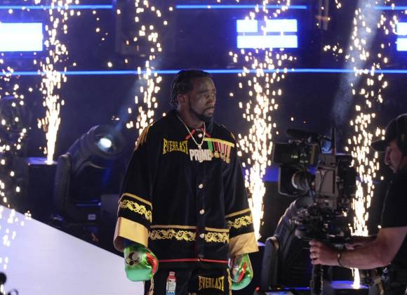 Crawford defiende su corona y pone la mira en un duelo histórico con el Canelo