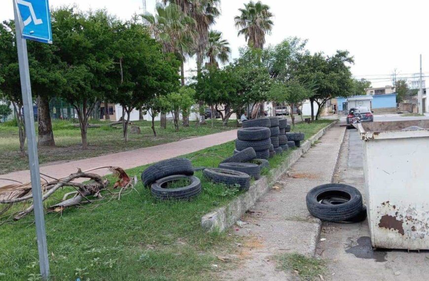 Plaza Treviño Zapata queda convertida en basurero de llantas