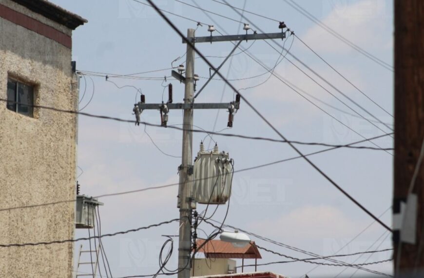 ¡De terror! Dos hombres se electrocutan en azotea de Iztapalapa, CDMX
