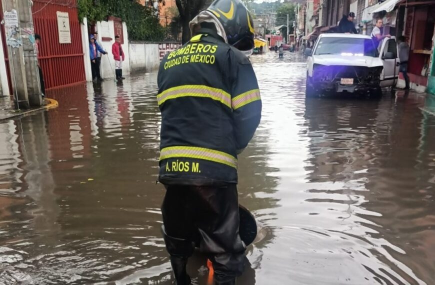 Lluvias de hoy dejan encharcamientos y derriban árboles en la CDMX