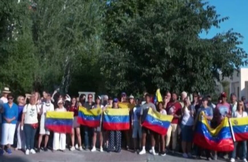 Manifestantes contra gobierno de Nicolás Maduro bloquearon Puente Internacional Córdova de Las Américas en Ciudad Juárez