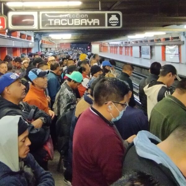 Retiran a persona de Línea 8: EN VIVO: ¿Qué pasa en el Metro CDMX hoy domingo 4 de agosto de 2024?