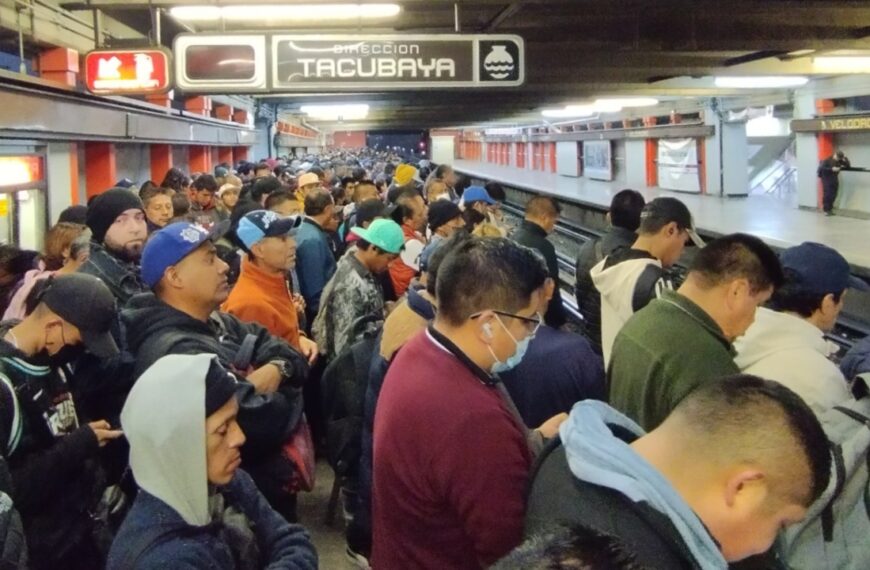 Retiran a persona de Línea 8: EN VIVO: ¿Qué pasa en el Metro CDMX hoy domingo 4 de agosto de 2024?