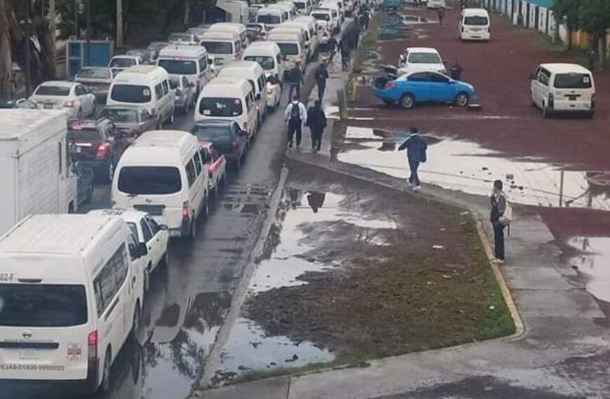 ¡Lluvias provocan afectaciones en Metro Guelatao! Por esta razón se inunda la Calzada Ignacio Zaragoza