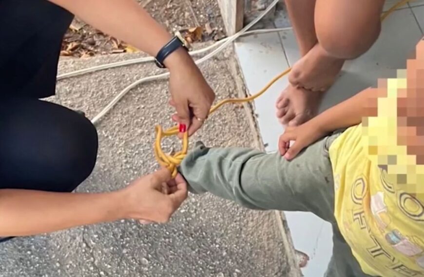 Niña de tres años estaba atada con un cable eléctrico en el patio de su casa en Quintana Roo