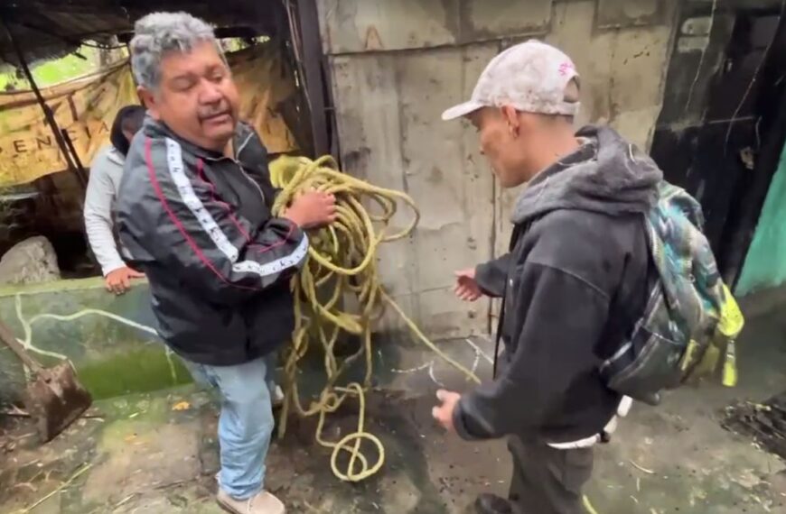 Mujer cae a barranca de 40 metros de profundidad; su novio intenta salvarla y ambos son rescatados