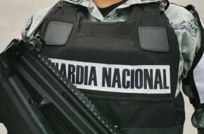 ¿Un acto de traición o contrabando? Guardia Nacional encuentra miles de dólares y armas sin registrar entre las pertenencias de 4 elementos