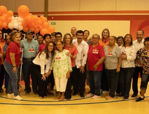 Suma la UAT esfuerzos para apoyar con útiles…
