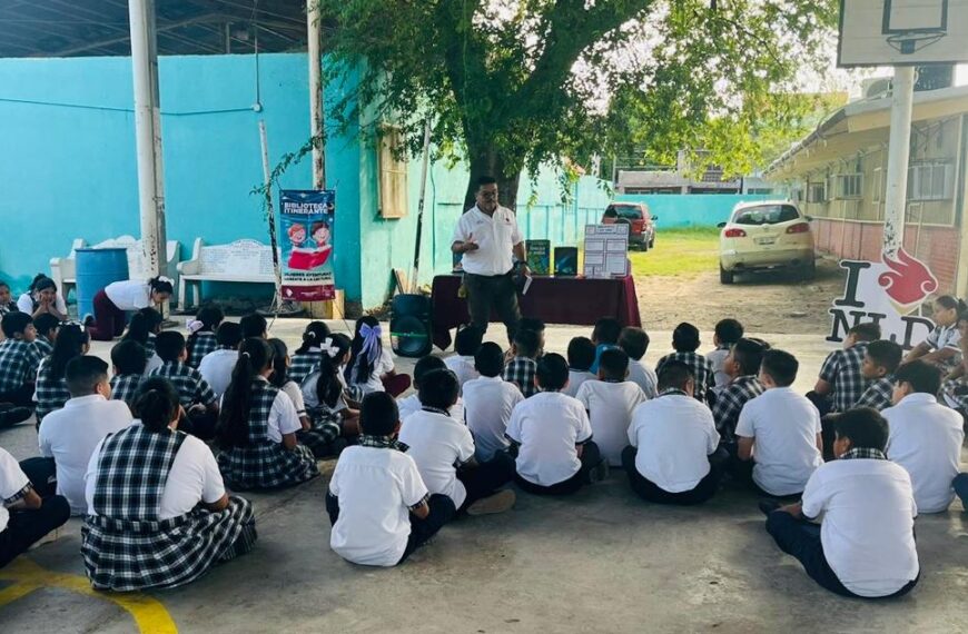 Llega la Biblioteca Itinerante del gobierno municipal a la escuela primaria Cuauhtémoc