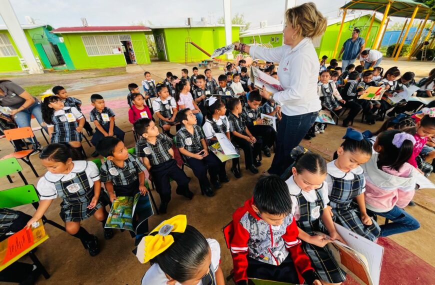 Lleva gobierno municipal biblioteca itinerante a más de 40 escuelas de la ciudad