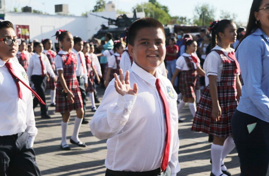 Invita el gobierno municipal al desfile por el 214 aniversario del inicio de la Independencia de México