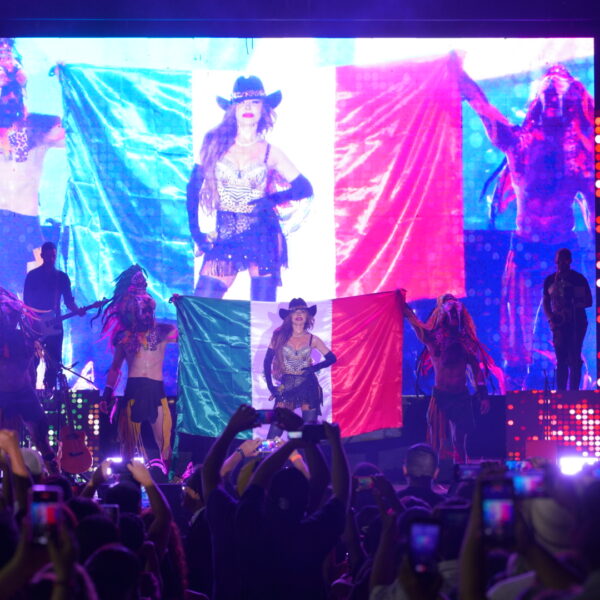 Viven neolaredenses fiesta mexicana con emotivo grito de…