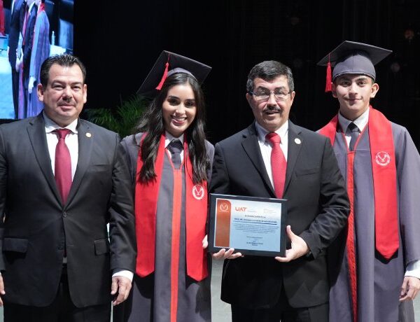 Gradúan 161 egresados de la Facultad de Derecho…