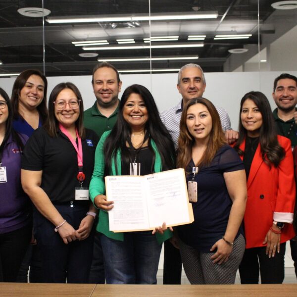 Firman un convenio de colaboración Inmujer Nuevo Laredo y maquiladora Medline