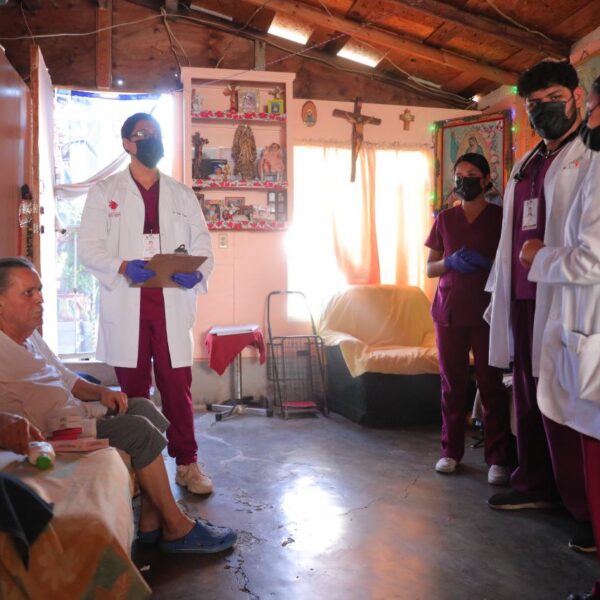 Lleva el gobierno municipal servicios médicos gratis a hogares de pacientes con dificultades de traslado