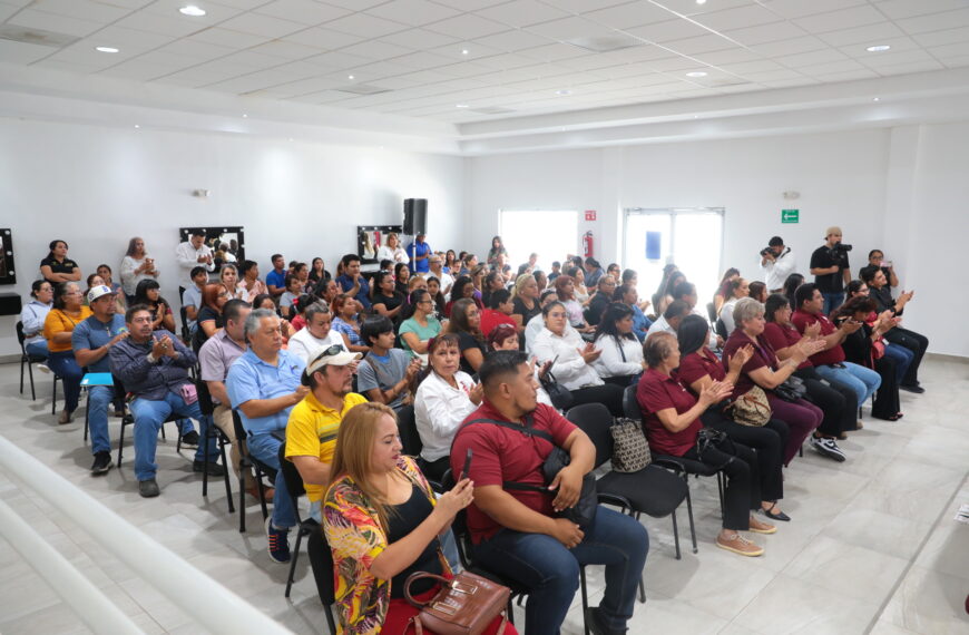 Inician alrededor de 400 ciudadanos talleres de oficio del gobierno municipal