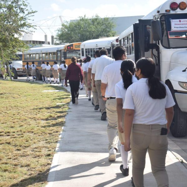 Apoya gobierno municipal a más de 1,800 estudiantes…