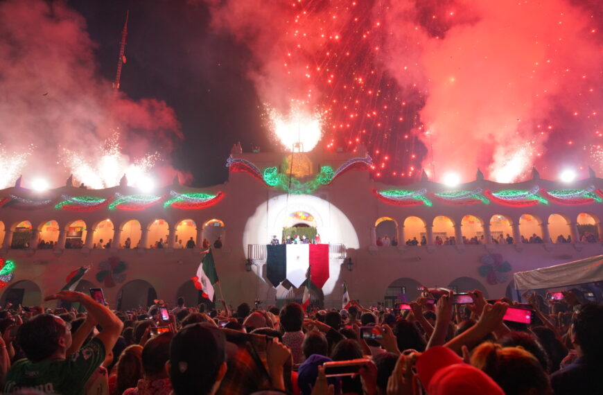 Vibran más de 30 mil neolaredenses en el grito de la Independencia y concierto de Gloria Trevi