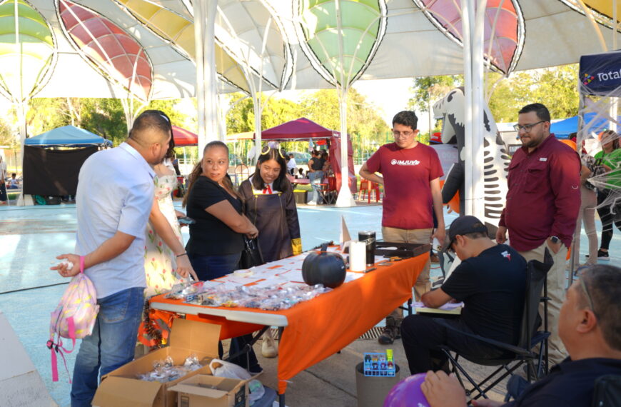 Gobierno municipal impulsa a los jóvenes emprendedores con Bazar edición Halloween