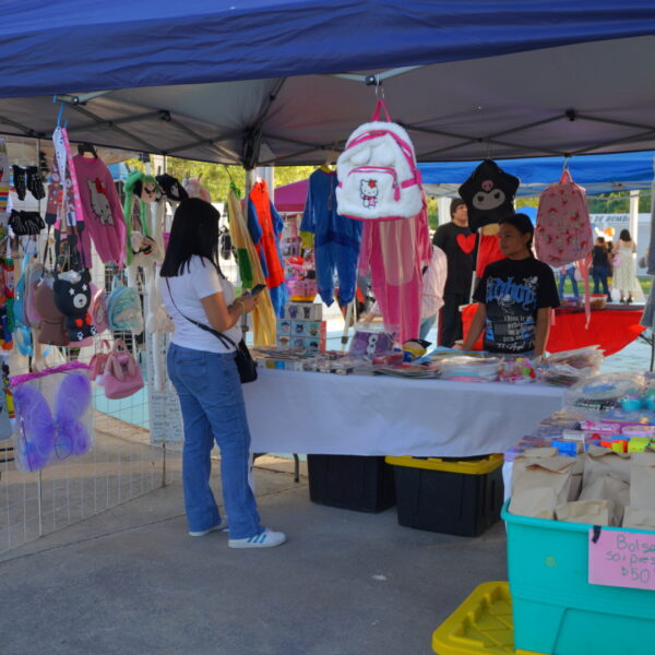 Gobierno municipal impulsa a jóvenes emprendedores con Bazar Edición Halloween 