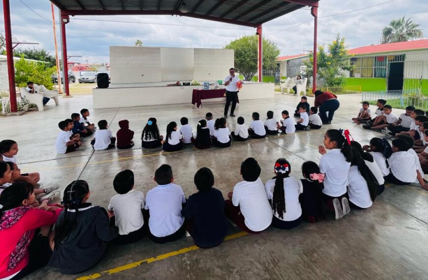 Lleva gobierno municipal biblioteca itinerante a estudiantes…