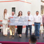 Dona cámara de constructores de Nuevo Laredo más de 850,000 pesos al Sistema DIF