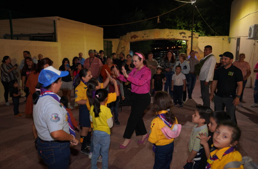Disfrutan familias y alcaldesa Carmen Lilia Canturosas de Lunada en el Zoológico de nuevo laredo