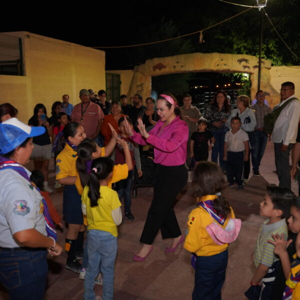 Disfrutan familias y alcaldesa Carmen Lilia Canturosas de…