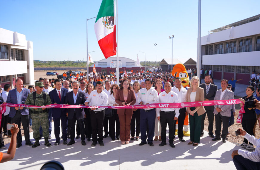 Inauguran alcaldesa Carmen Lilia Canturosas y rector Anaya preparatoria UAT en Nuevo Laredo 
