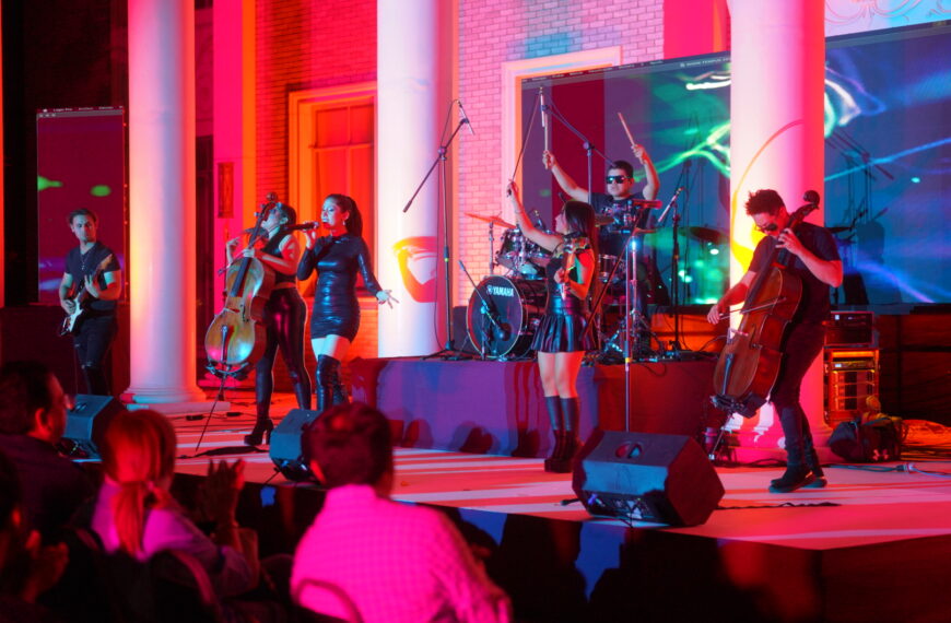 Disfrutan familias gran concierto de cuerdas en Casa Longoria