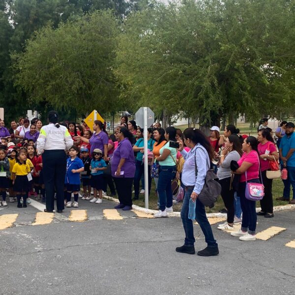 Niños y padres de familia se divierten y aprenden en Escuelita Vial en el Viveros