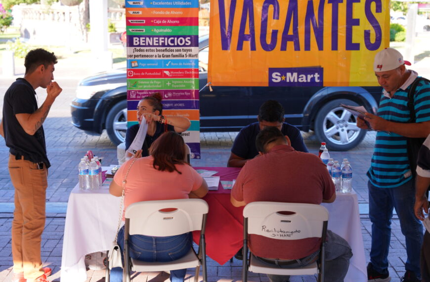 Responden neolaredenses al programa Feria de empleo del gobierno municipal