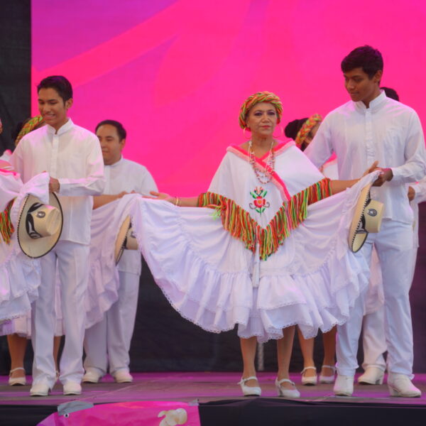 Cautivan talentos locales con espectáculo de danza en Festival Internacional de la Costa del Seno Mexicano