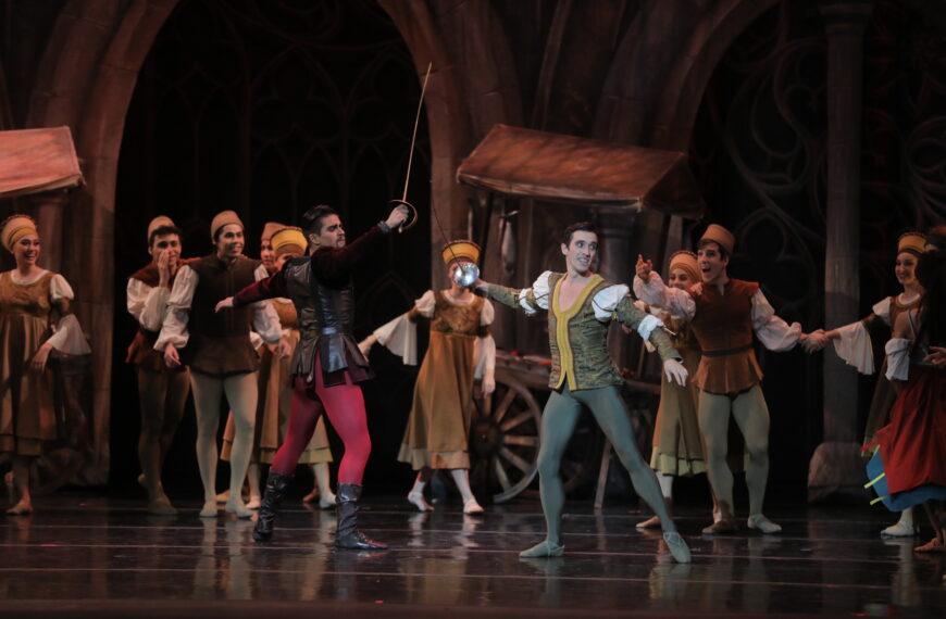 Enamoran ‘Romeo y Julieta’ a público neolaredense en Festival Internacional de la Costa del Seno Mexicano