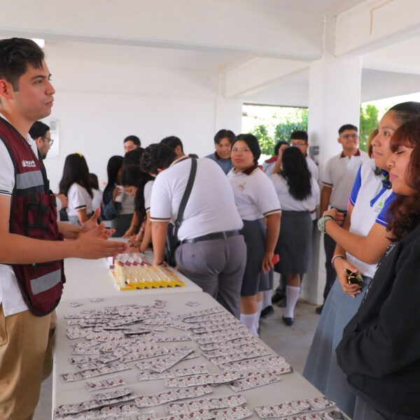 Orienta Imjuve a estudiantes del Cobat 18 con…