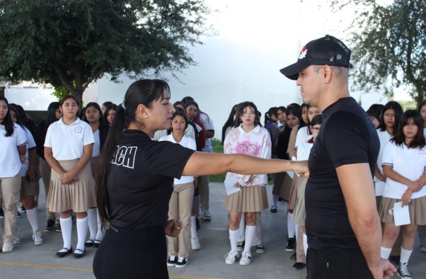 Inmujer imparte taller de defensa personal a alumnas de preparatoria municipal