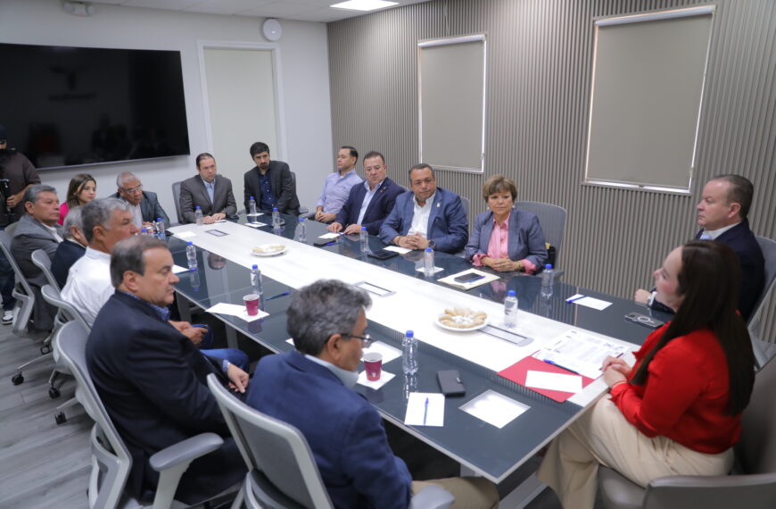 Respaldan organismos empresariales exhorto del gobierno municipal para agilizar obras en autopista