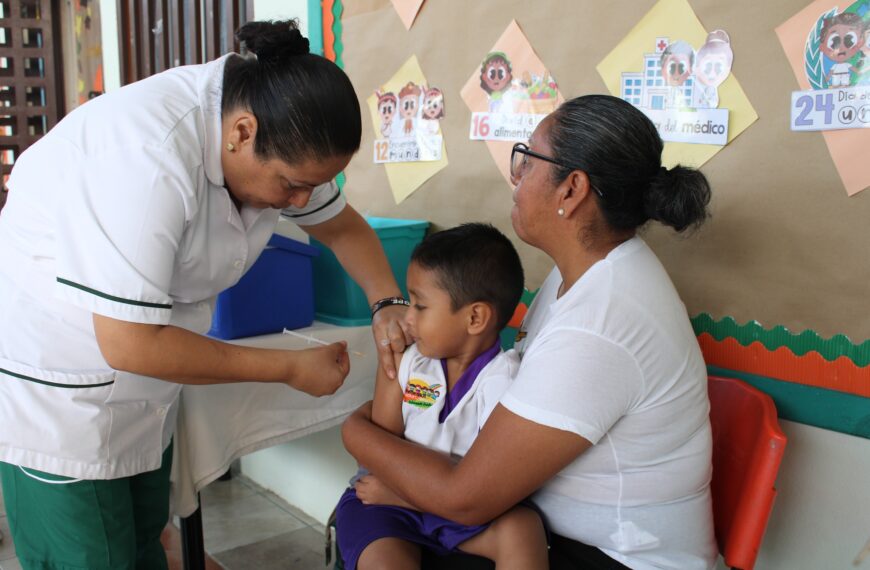 Lleva Bienestar Social brigada de salud a jardín de niños