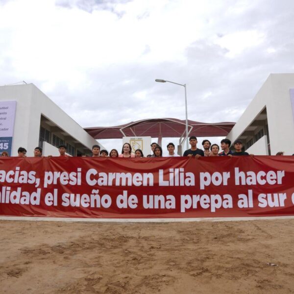 Agradecen padres y estudiantes esfuerzo del gobierno municipal en favor de la educación